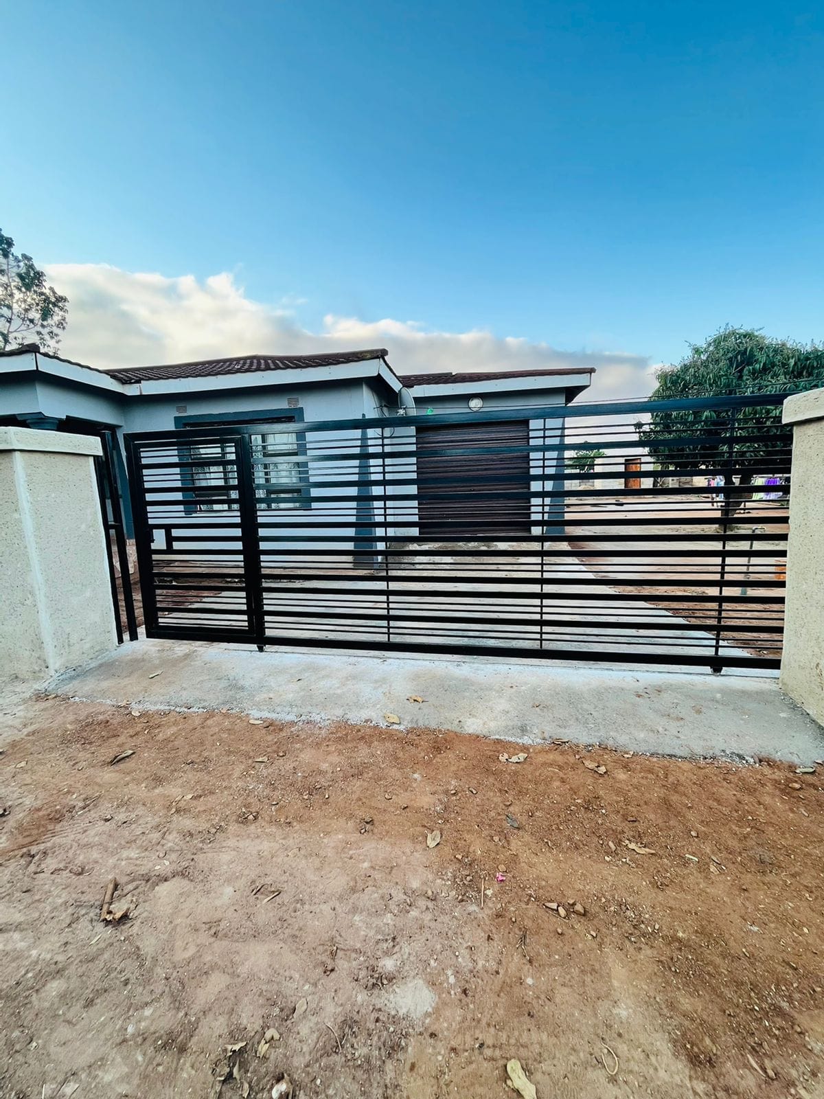 Custom sliding gate
